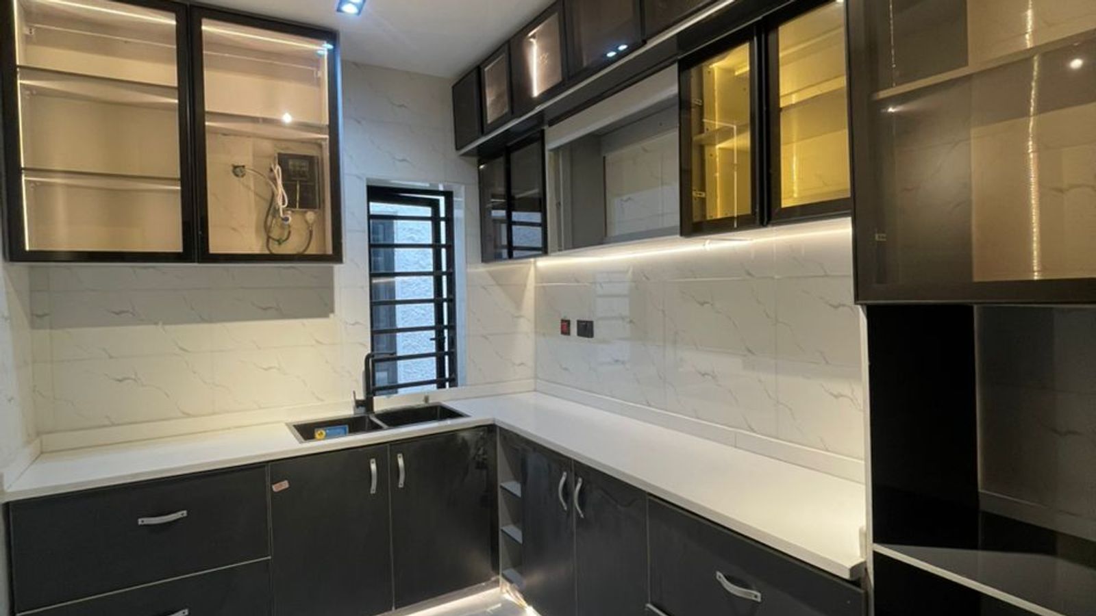 5 Bedroom Fully Detached Duplex