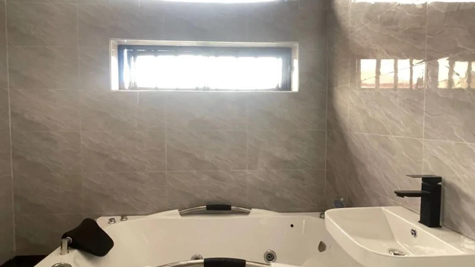 6 Bedroom Fully Detached Duplex