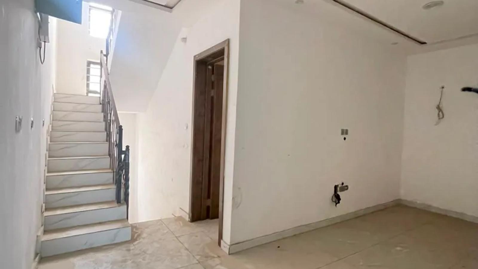 4 BEDROOM TERRACE WITH BQ