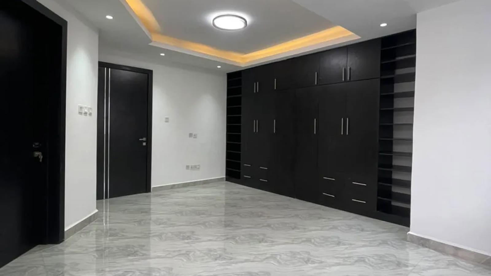 4 BEDROOM TERRACE WITH BQ