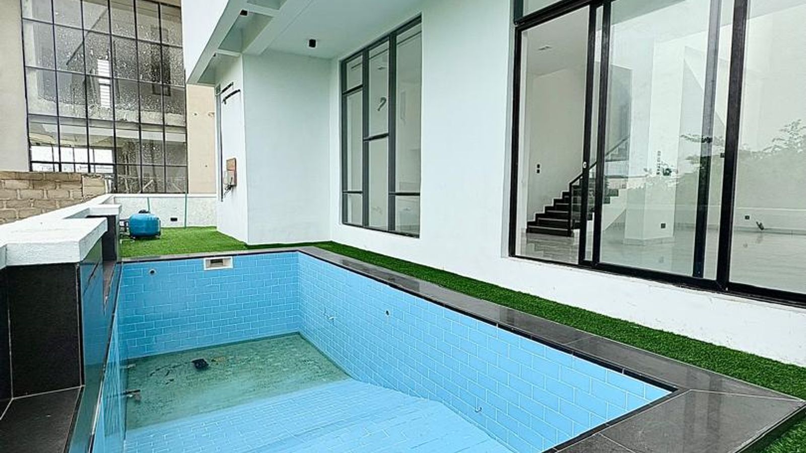 5 Bedroom Fully Detached Duplex