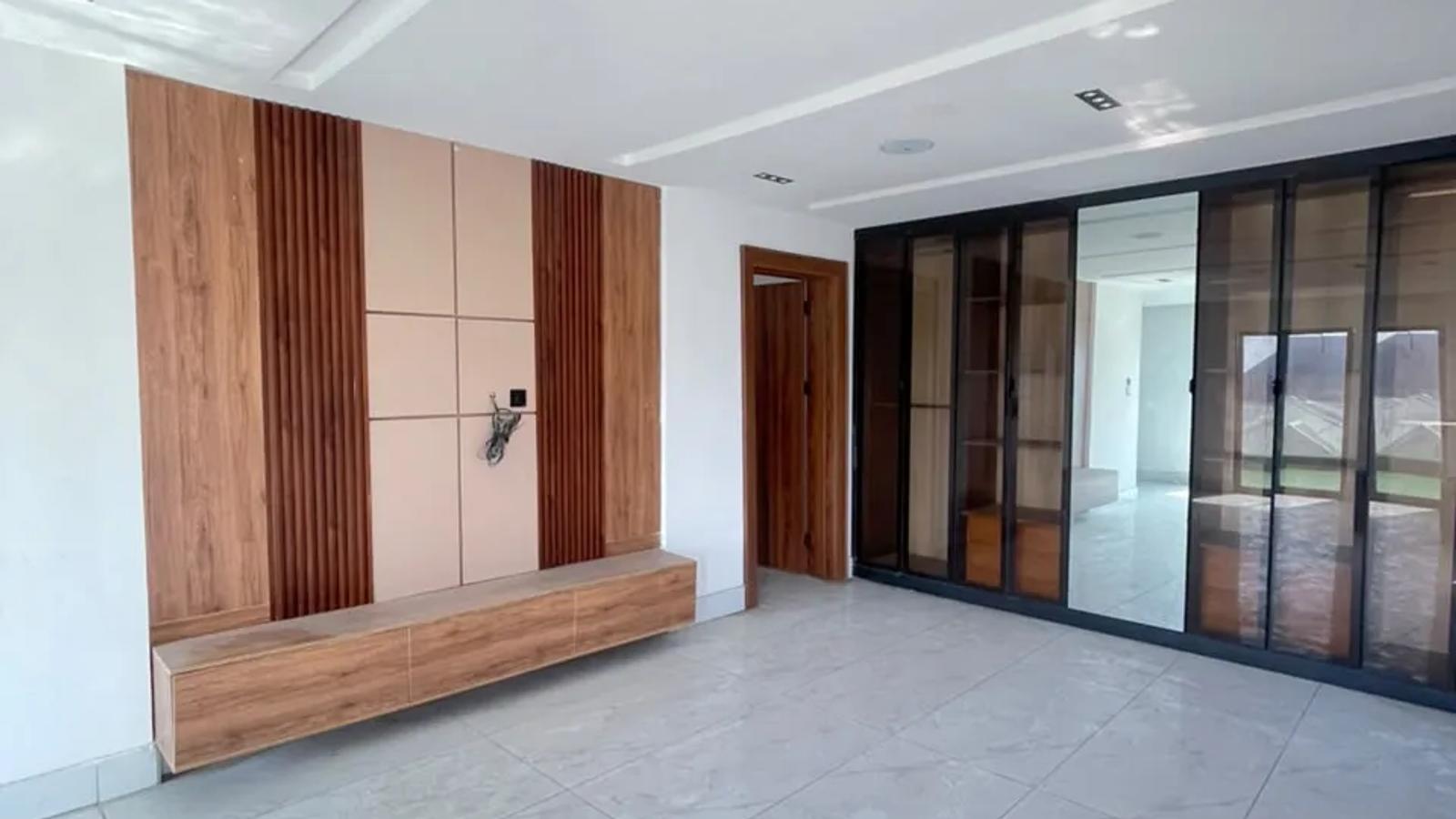 6 Bedroom Fully Detached Duplex