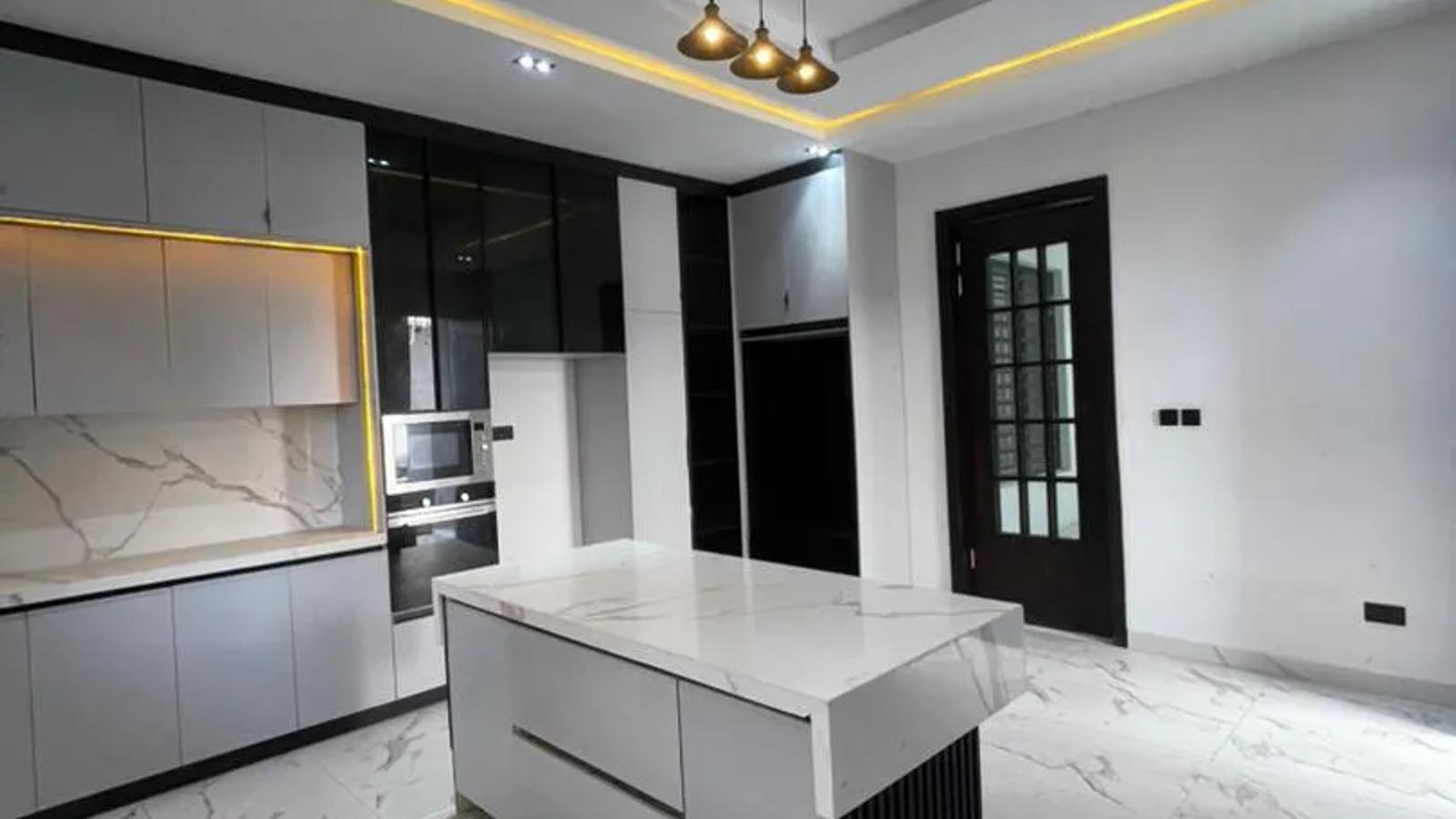 5 Bedroom Fully Detached Duplex