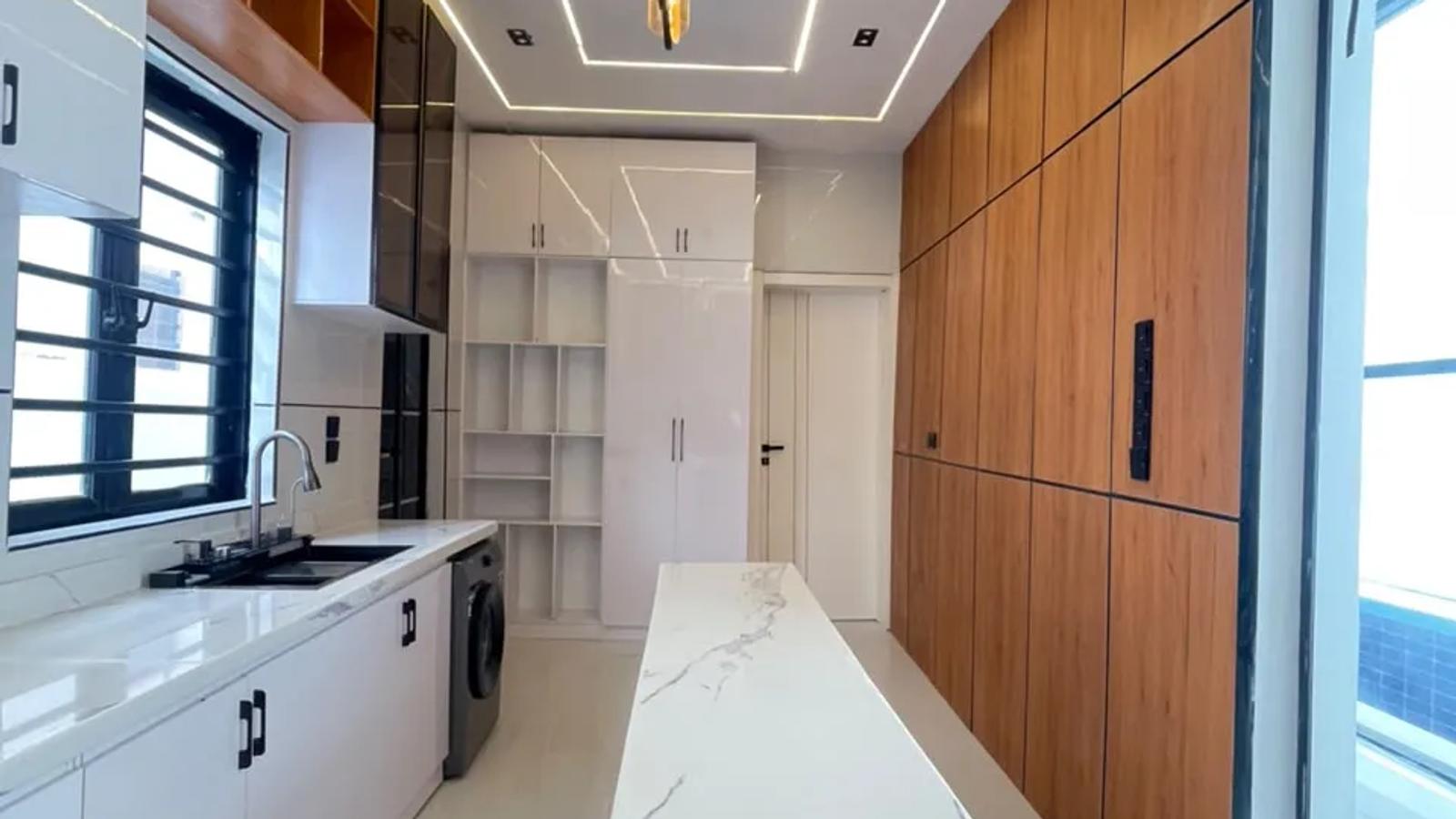 5 Bedroom Fully Detached Duplex