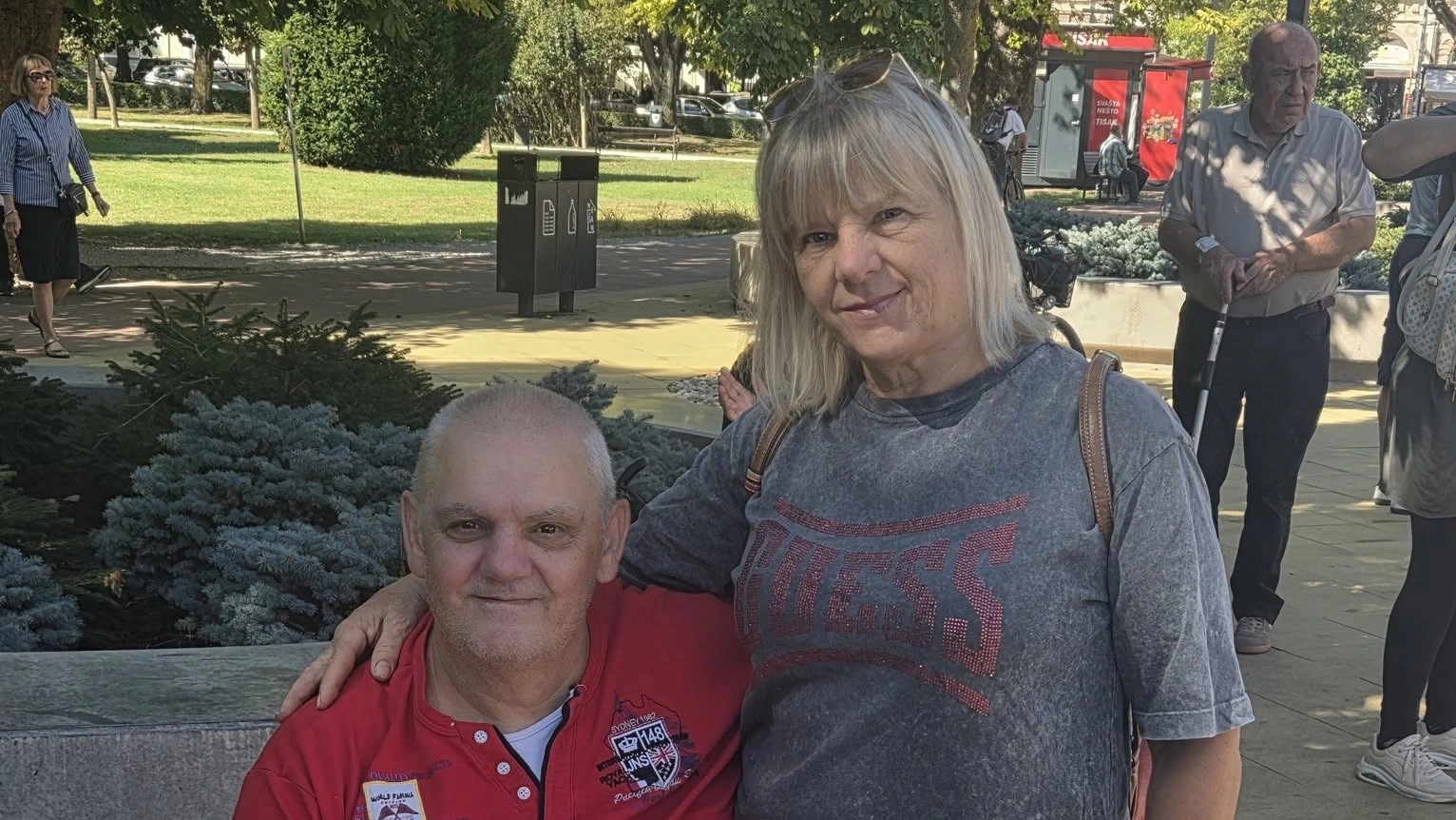 Vlado Ivezić i sudionica susreta povodom utrke u invalidskim kolicima.