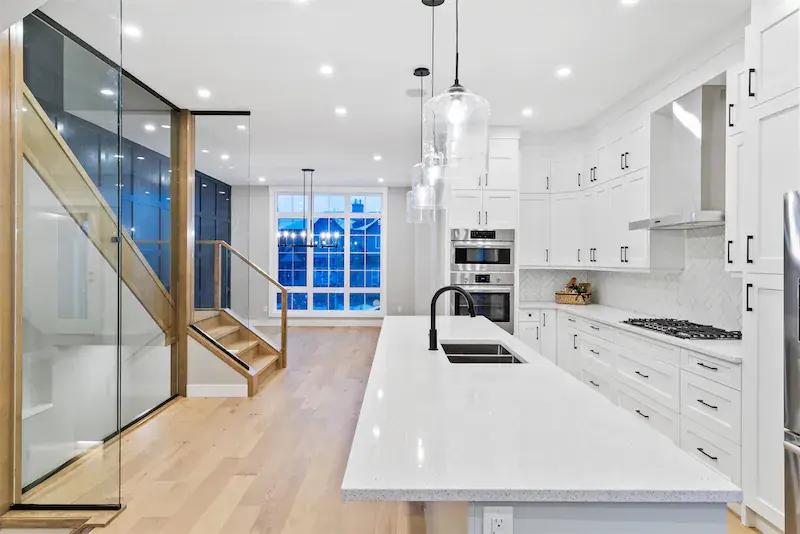 205 25 Ave NE photo 2