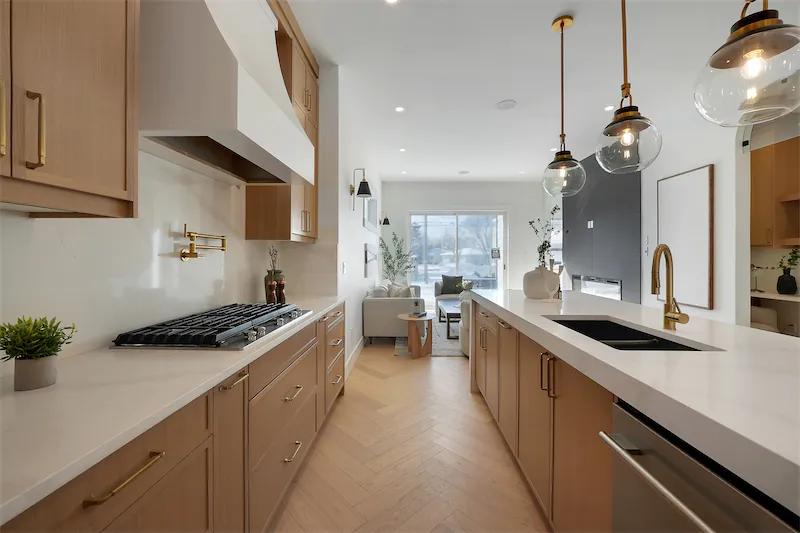 2411 25 Ave NW photo 3