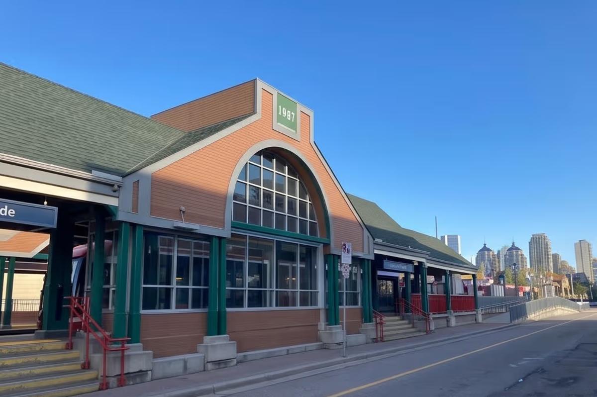 Transit & commute in West Hillhurst, Calgary