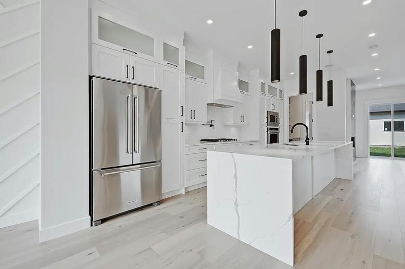 232 & 234 25 Ave NE photo 3
