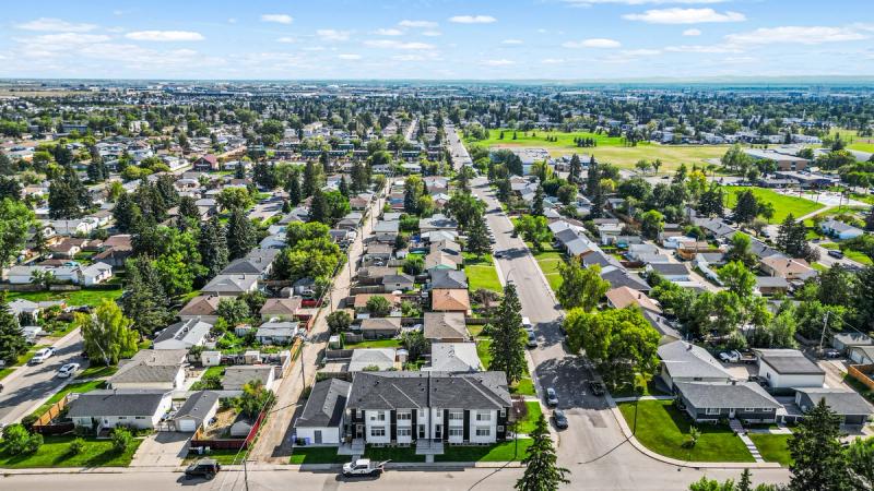 2402 41 St SE (4-plex) photo 5