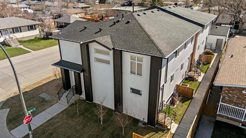 2402 42 St SE photo 3