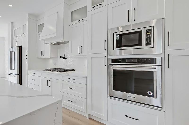 232 & 234 25 Ave NE photo 4