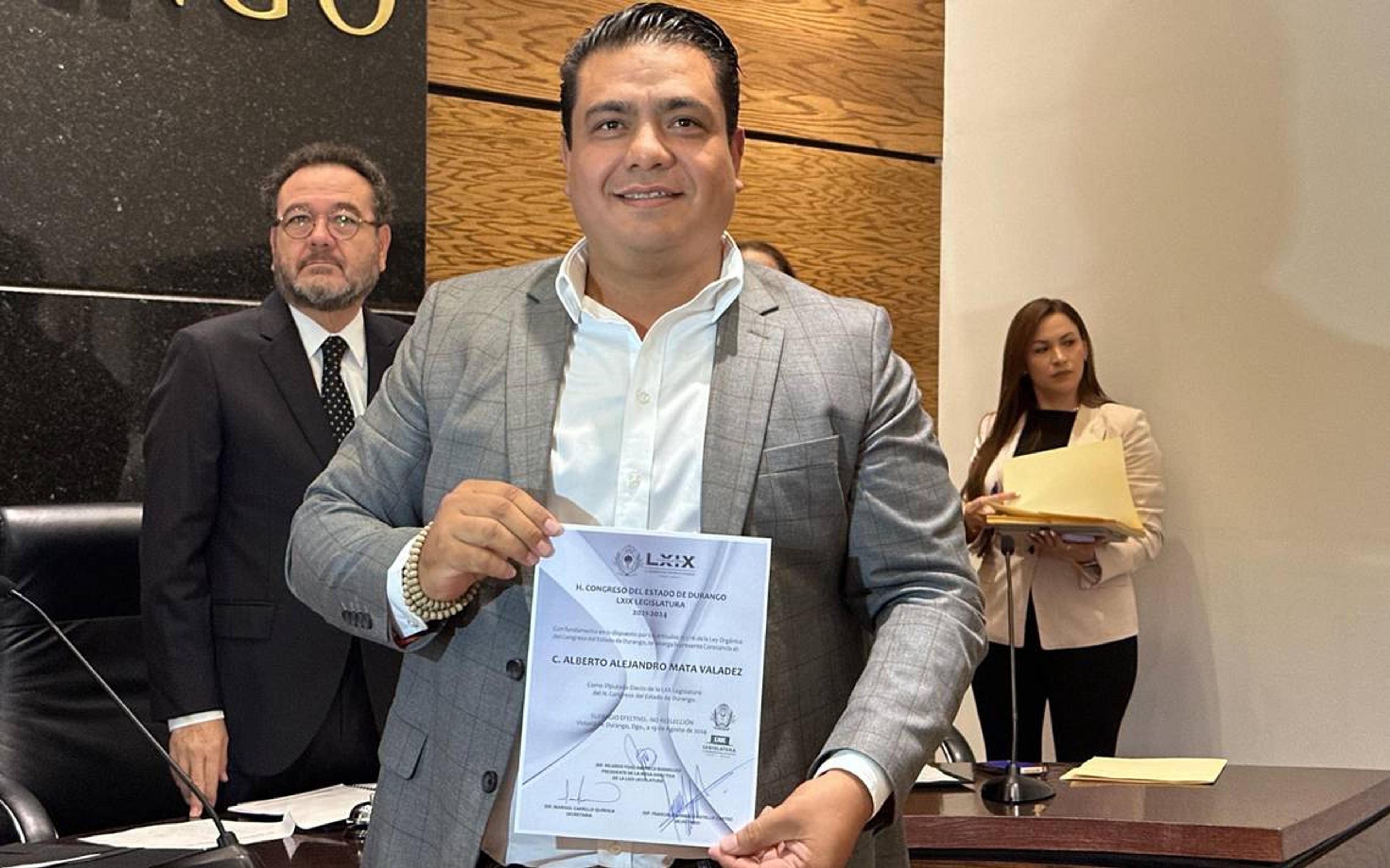 ¿Quién es Alejandro Mata Valadez?