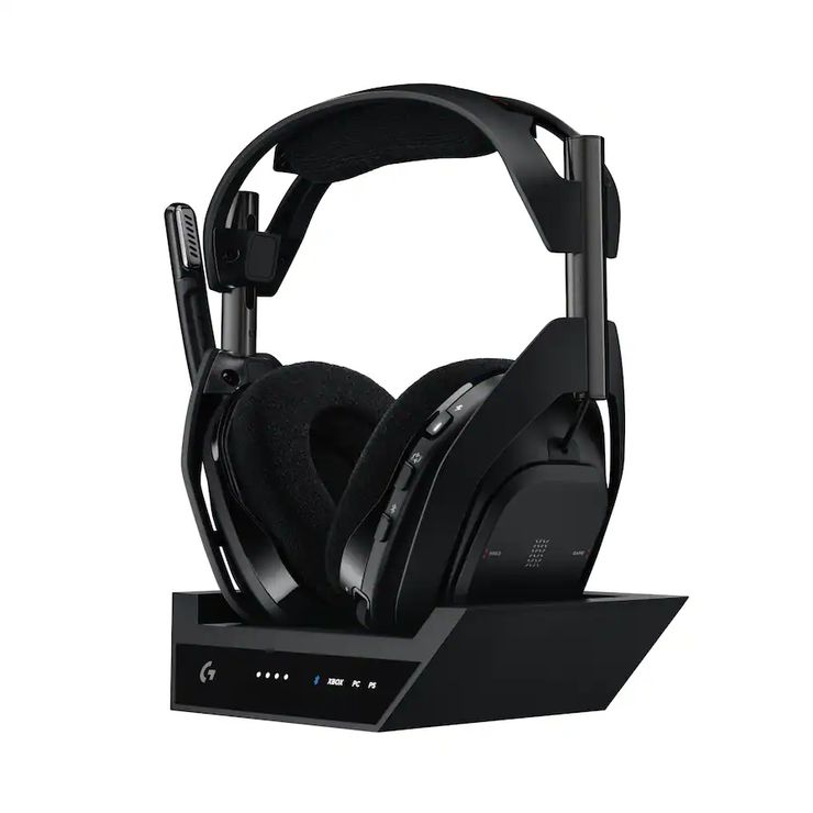 Wireless gaming headset with microphone and cushioned over-ear design for hearing aid users and immersive audio