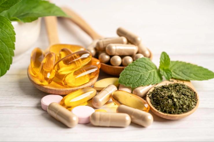 Natural ways to protect your hearing and prevent hearing loss using vitamins, herbal supplements, and natural remedies that support ear and nerve health