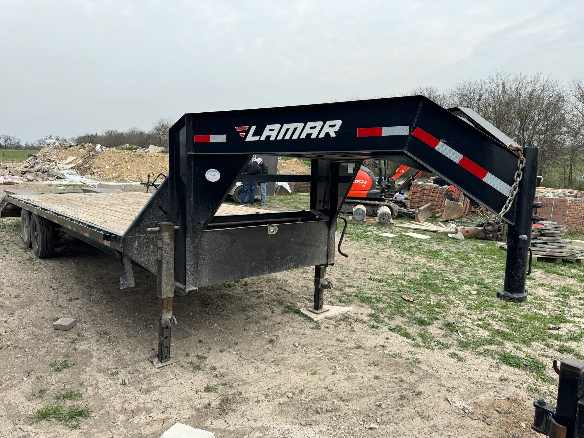 FS022527 | 102” x 25’, Gooseneck / Beavertail / Deckover, 14000 lbs gross weight. 
