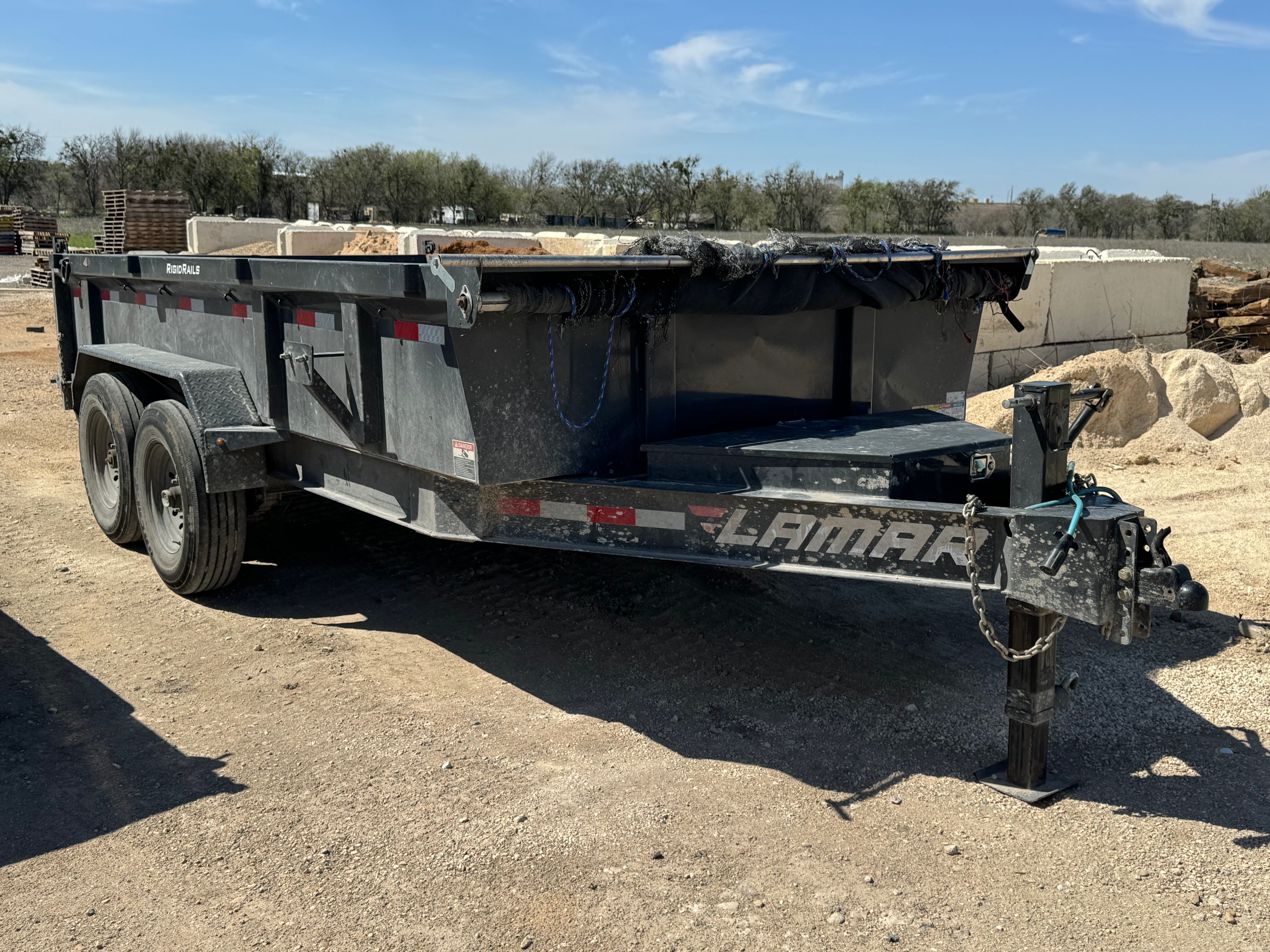 DL831427 - 14000 lb at 7’ by 14’, 2’ walls. Swing gates