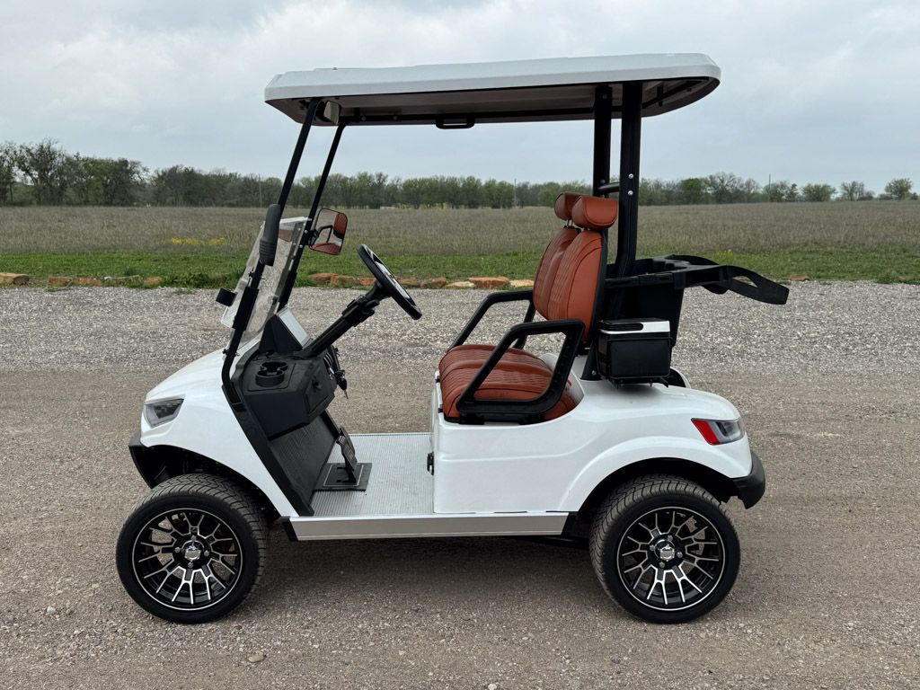 Lifted 2 Seaters White/Saddle Brown