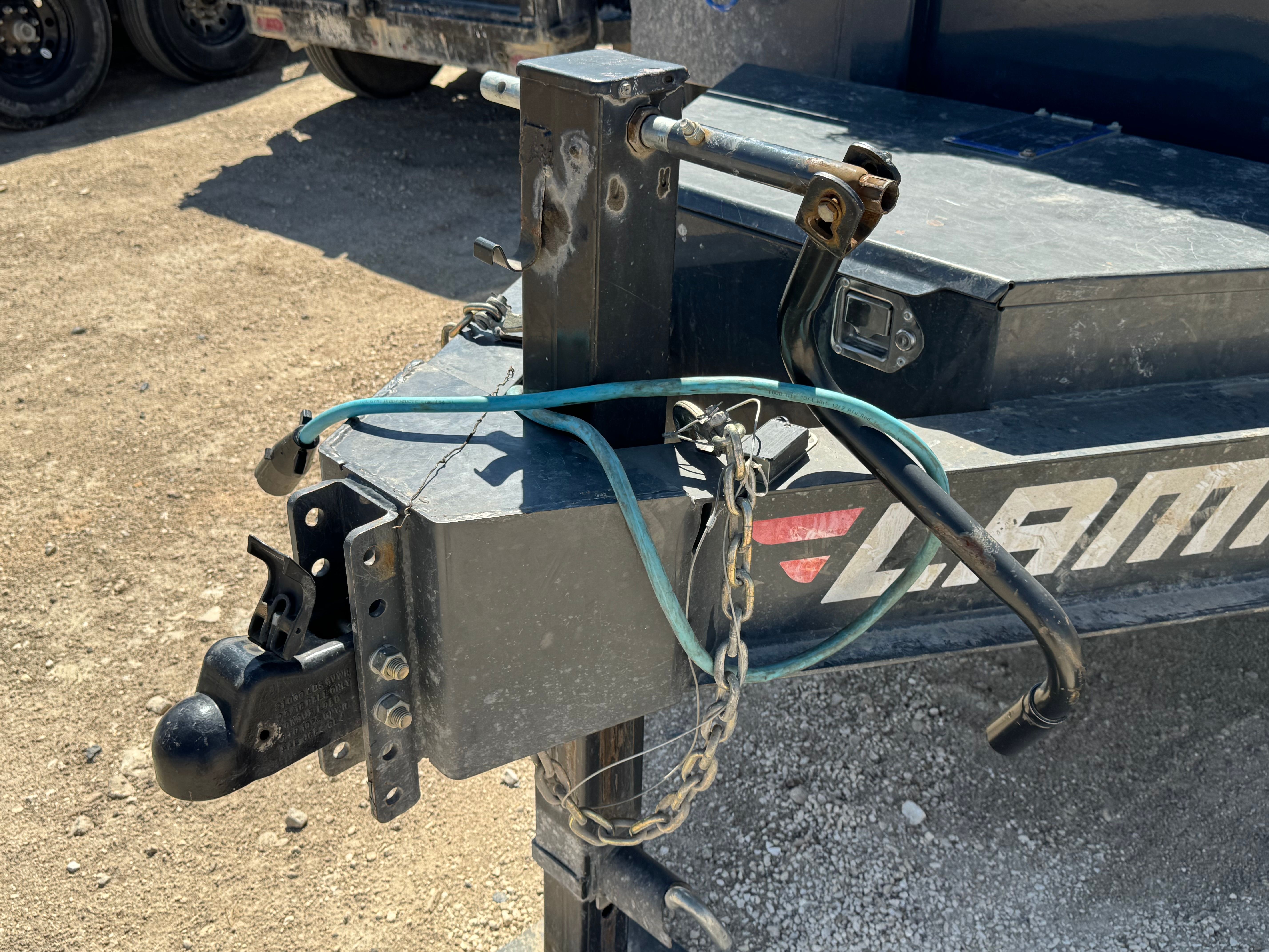 DL831427 - 14000 lb at 7’ by 14’, 2’ walls. Swing gates