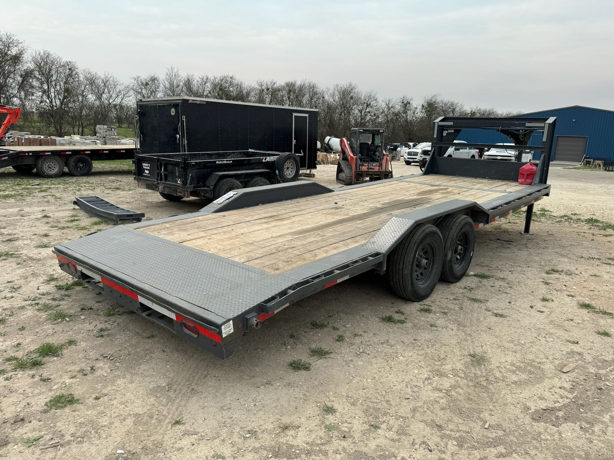 H8022427 | 102” x 24’, 14000 lbs gross weight, Gooseneck, Dove tail