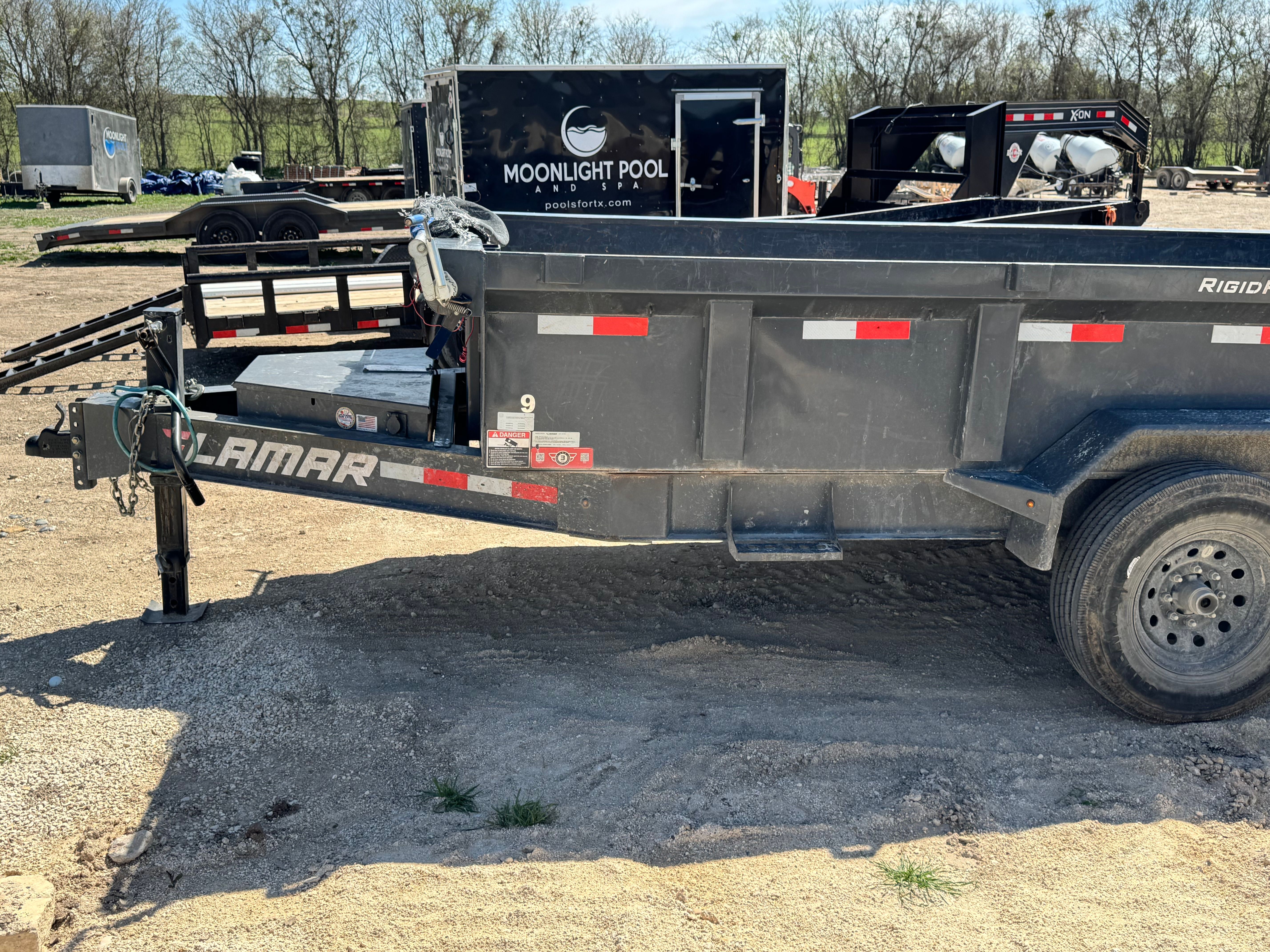 DL831427 - 14000 lb at 7’ by 14’, 2’ walls. Swing gates