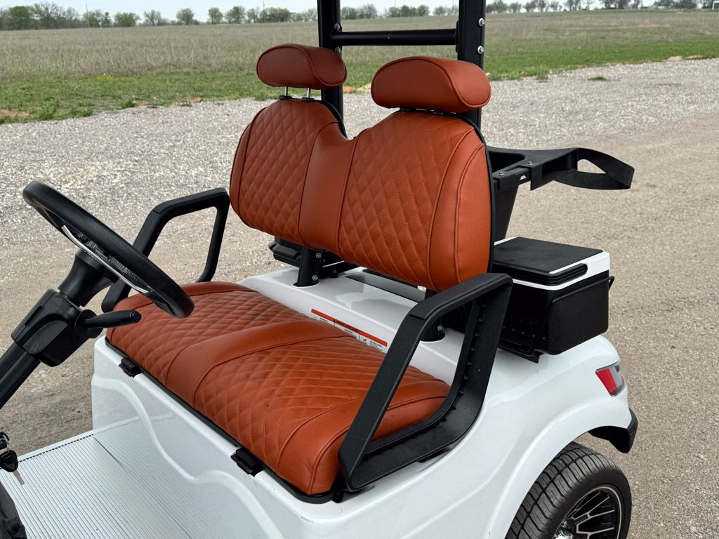 Lifted 2 Seaters White/Saddle Brown