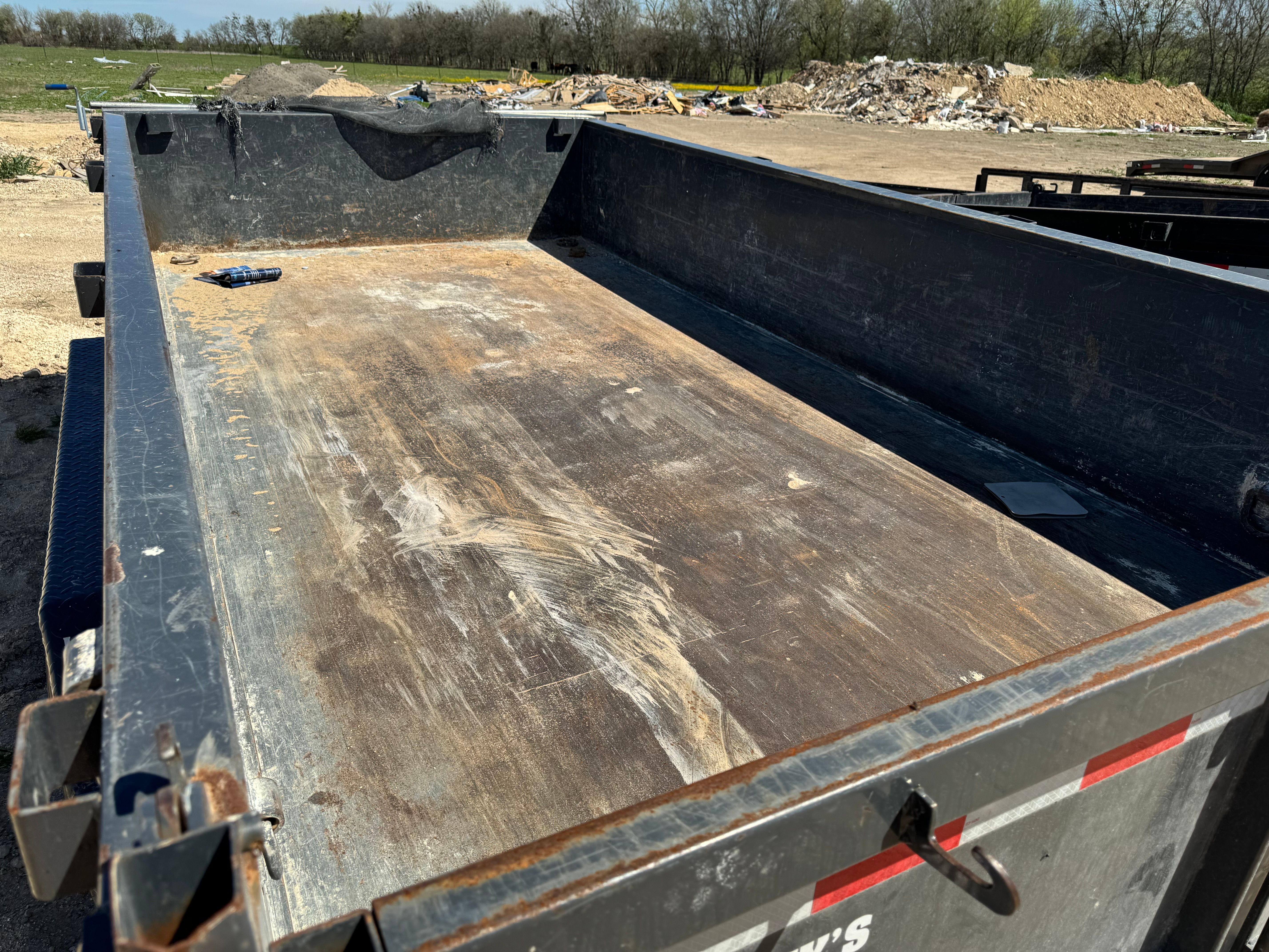DL831427 - 14000 lb at 7’ by 14’, 2’ walls. Swing gates