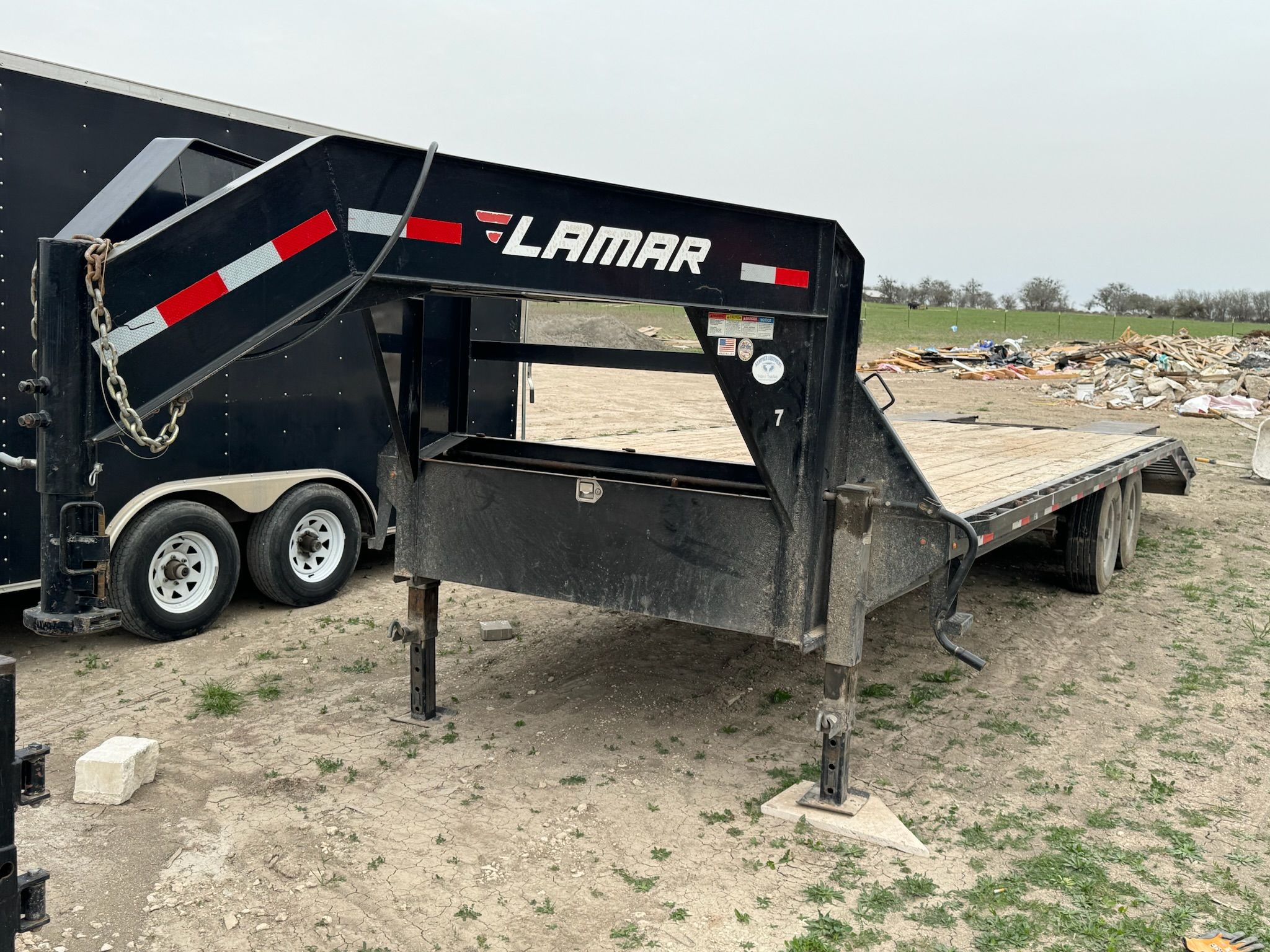 FS022527 | 102” x 25’, Gooseneck / Beavertail / Deckover, 14000 lbs gross weight. 
