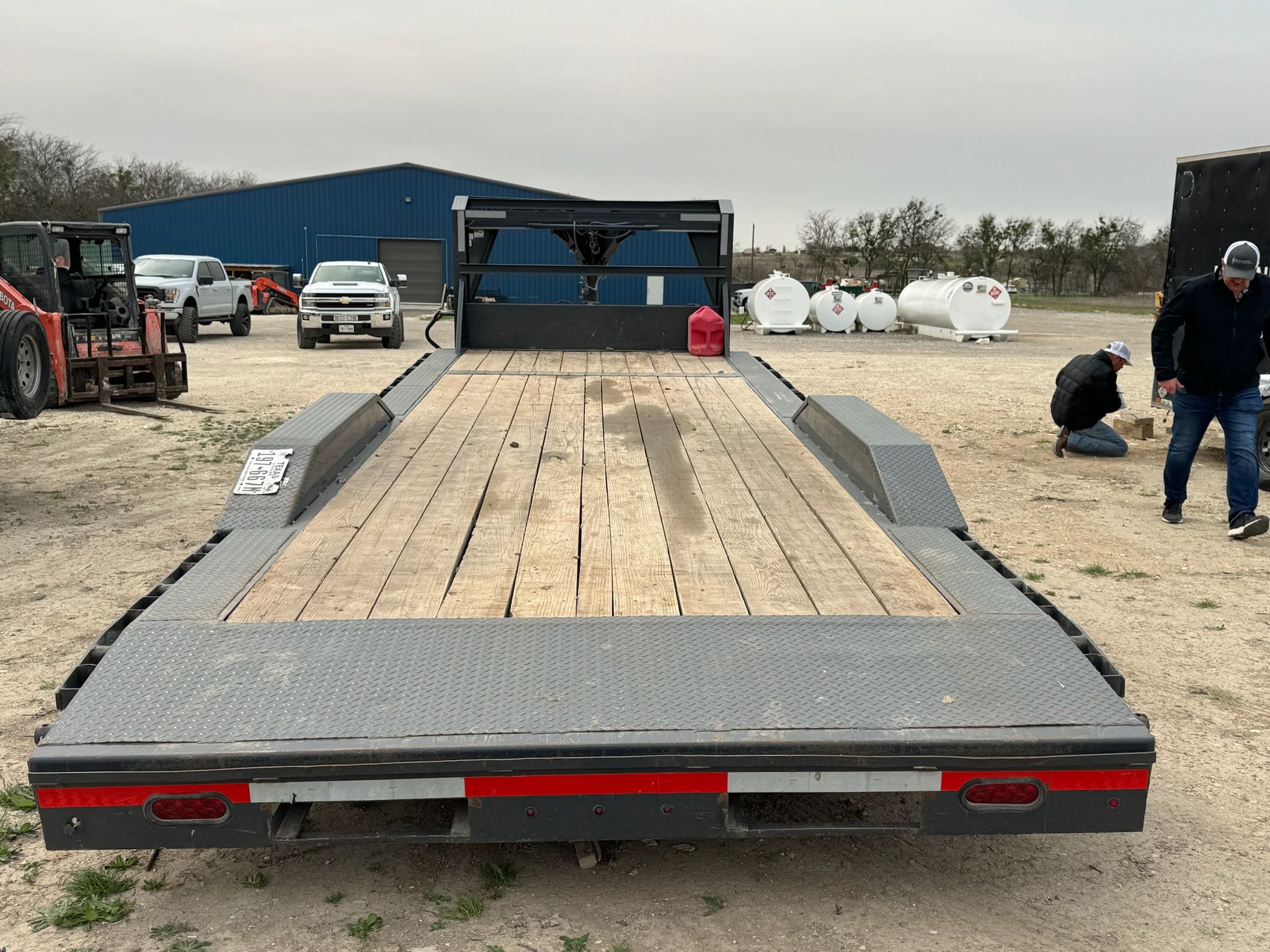 H8022427 | 102” x 24’, 14000 lbs gross weight, Gooseneck, Dove tail