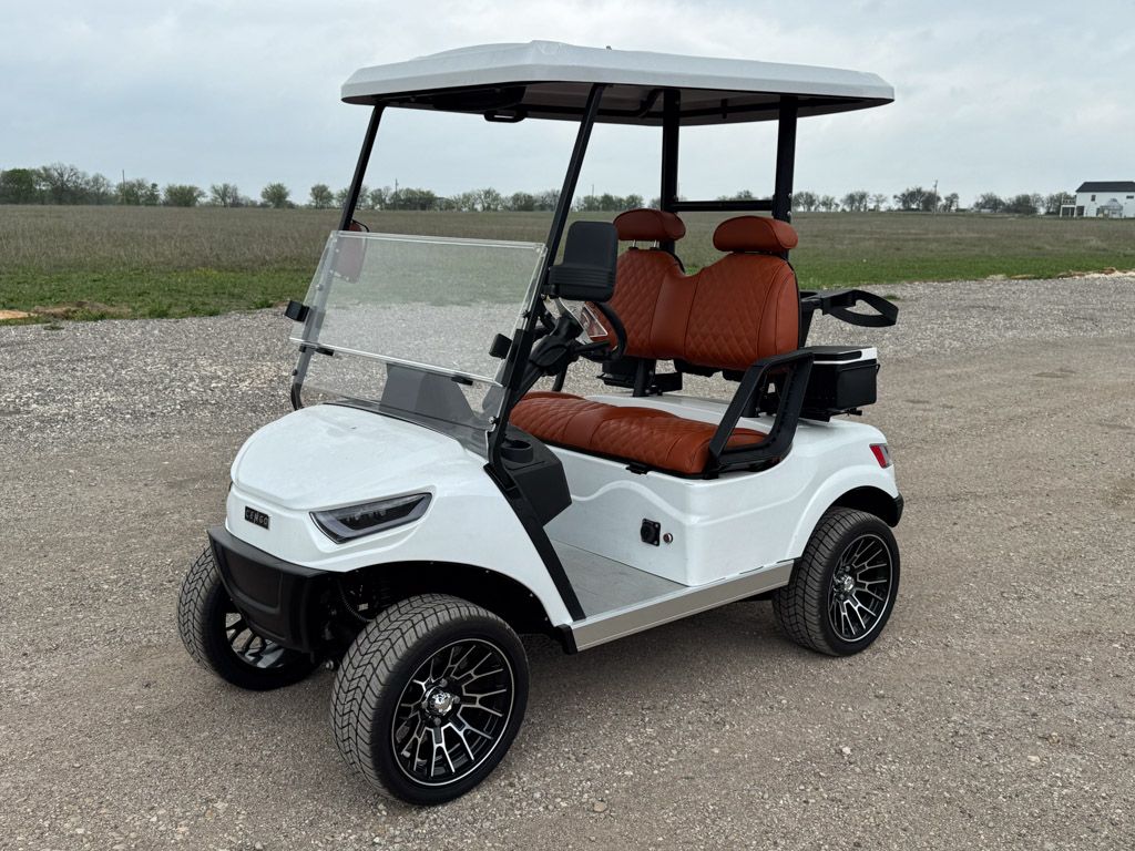 Lifted 2 Seaters White/Saddle Brown