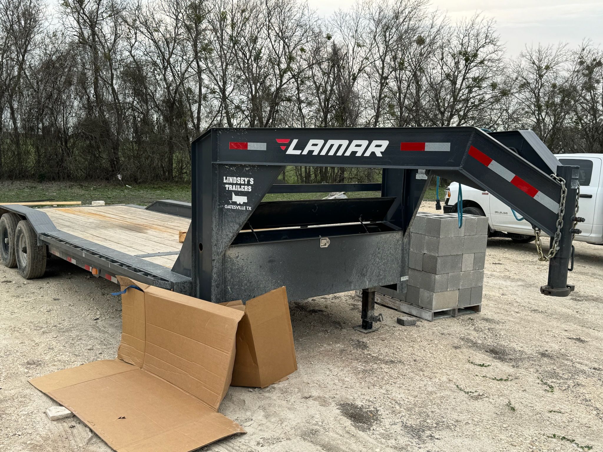H8022427 | 102” x 24’, 14000 lbs gross weight, Gooseneck, Dove tail
