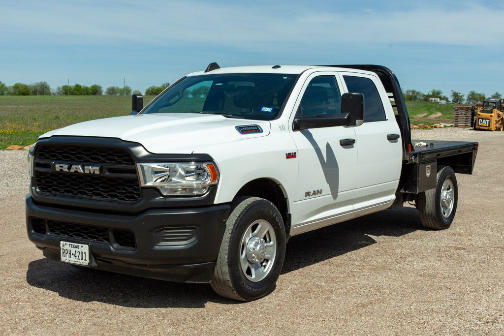 Crew Cab Flat Bed | Tradesman 4x2 | 6.4L Hemi Gasoline | Backup Camera | Trailer Brake Controller | Exterior 115V Outlet.