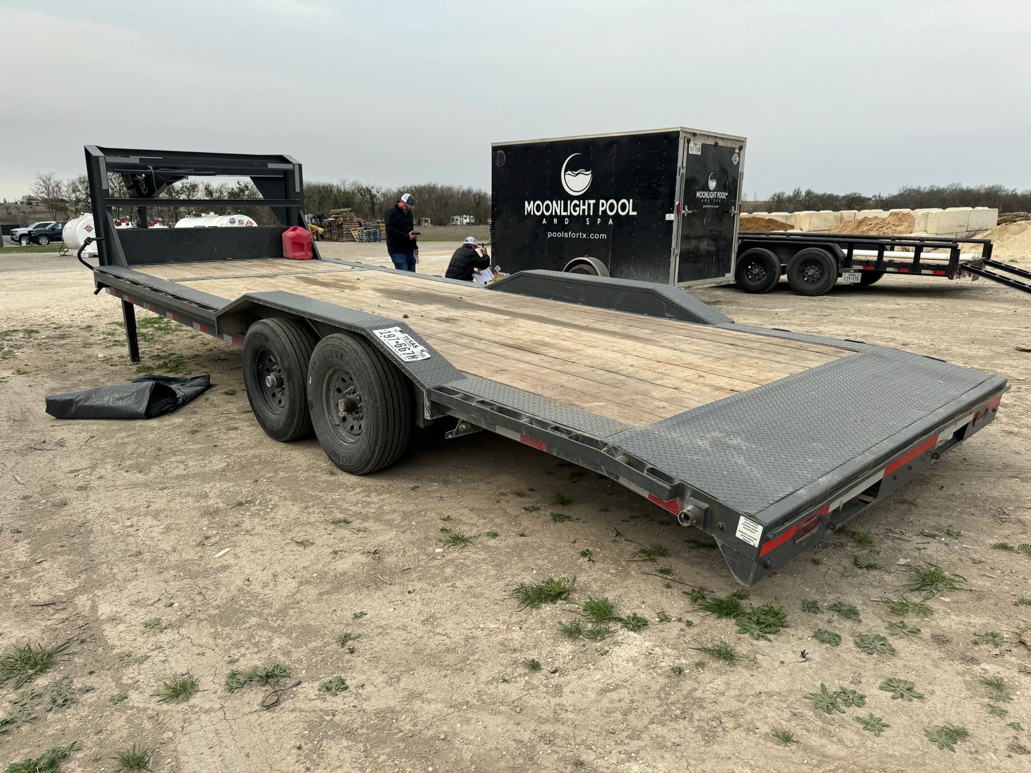 H8022427 | 102” x 24’, 14000 lbs gross weight, Gooseneck, Dove tail