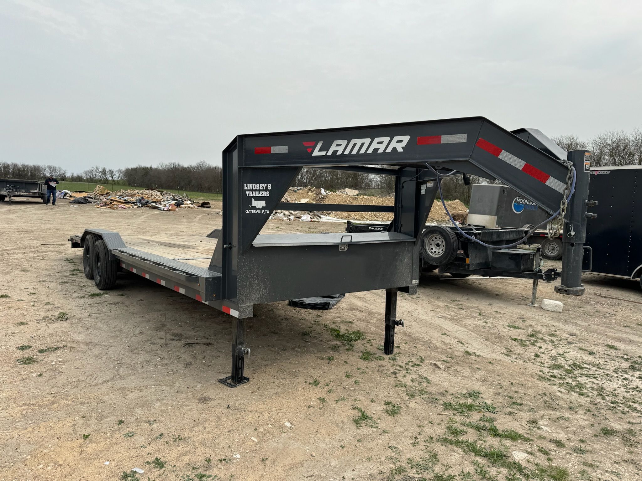 H8022427 | 102” x 24’, 14000 lbs gross weight, Gooseneck, Dove tail