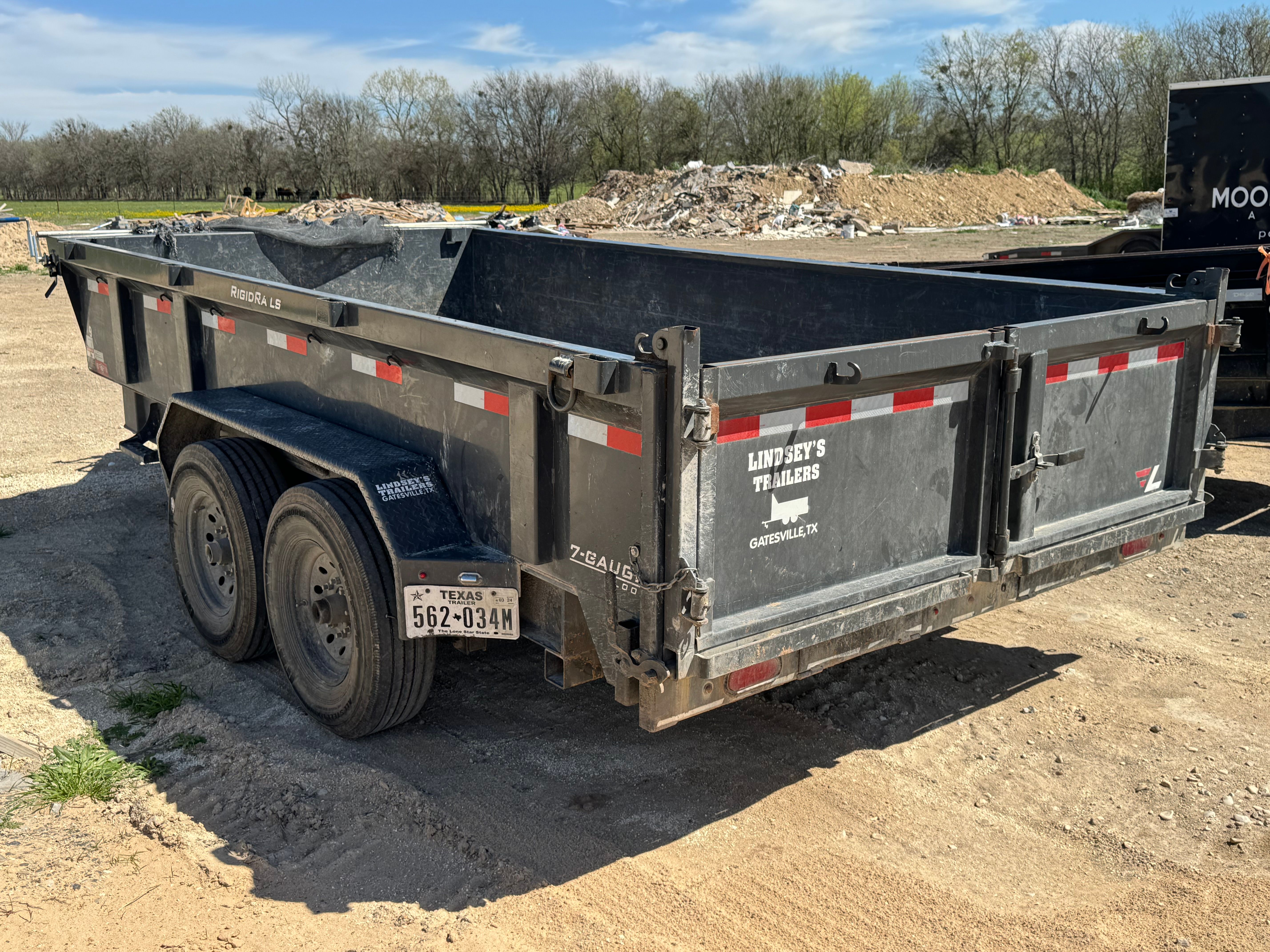 DL831427 - 14000 lb at 7’ by 14’, 2’ walls. Swing gates