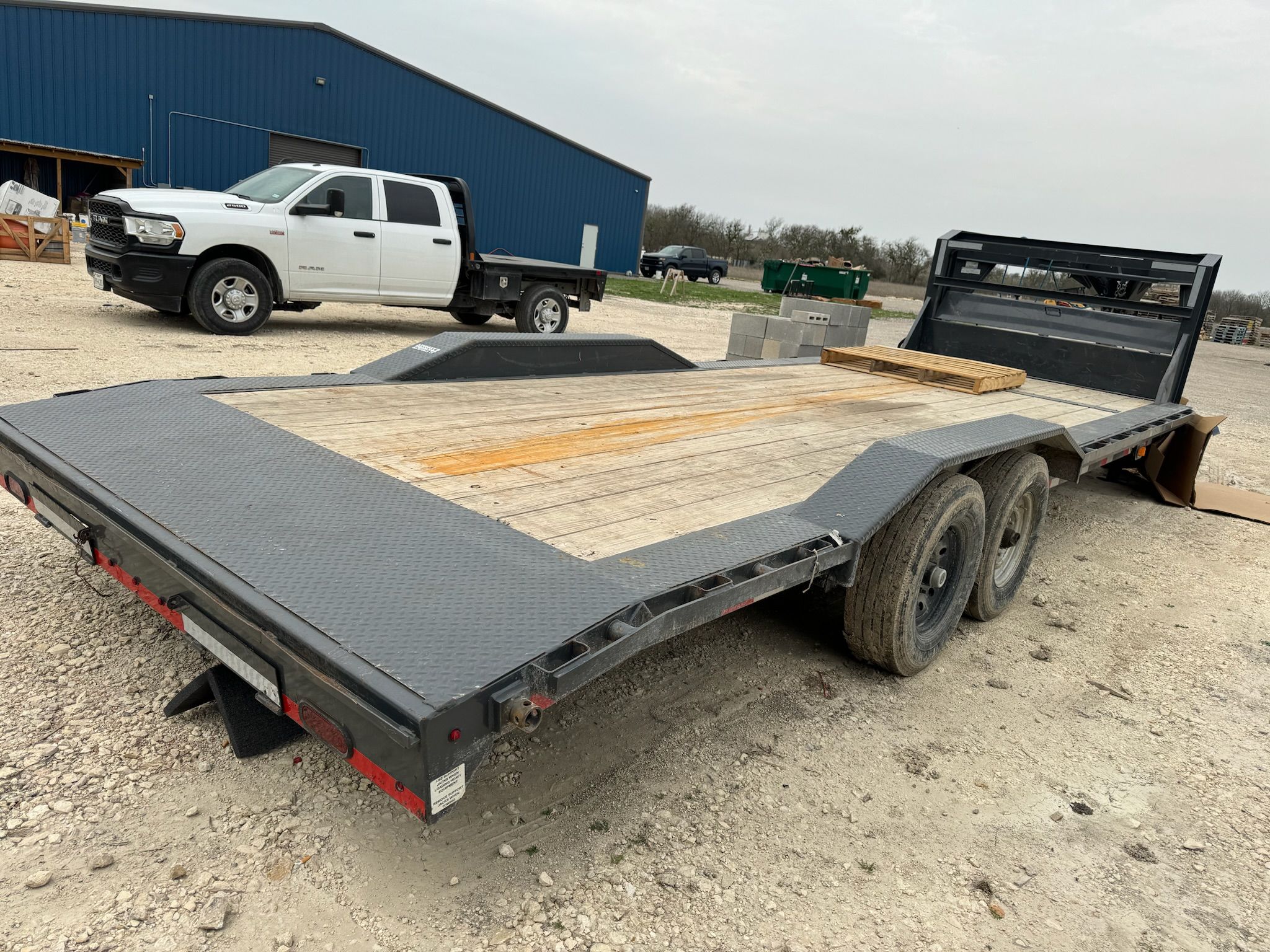 H8022427 | 102” x 24’, 14000 lbs gross weight, Gooseneck, Dove tail