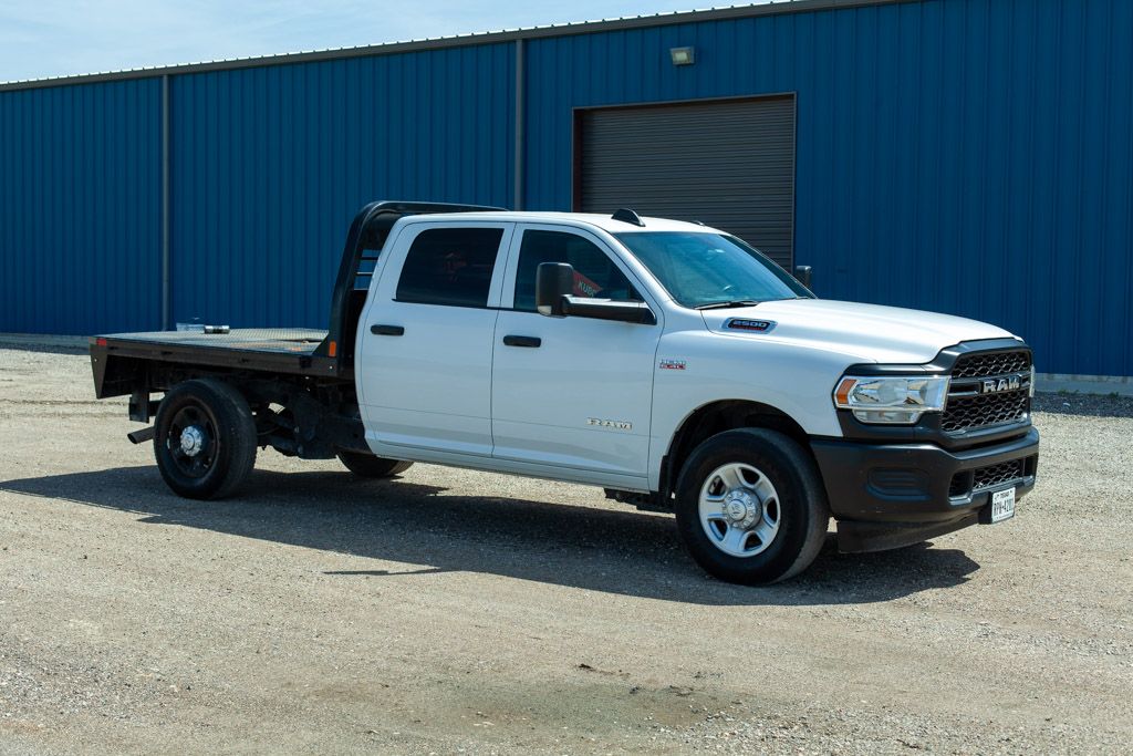 Crew Cab Flat Bed | Tradesman 4x2 | 6.4L Hemi Gasoline | Backup Camera | Trailer Brake Controller | Exterior 115V Outlet.