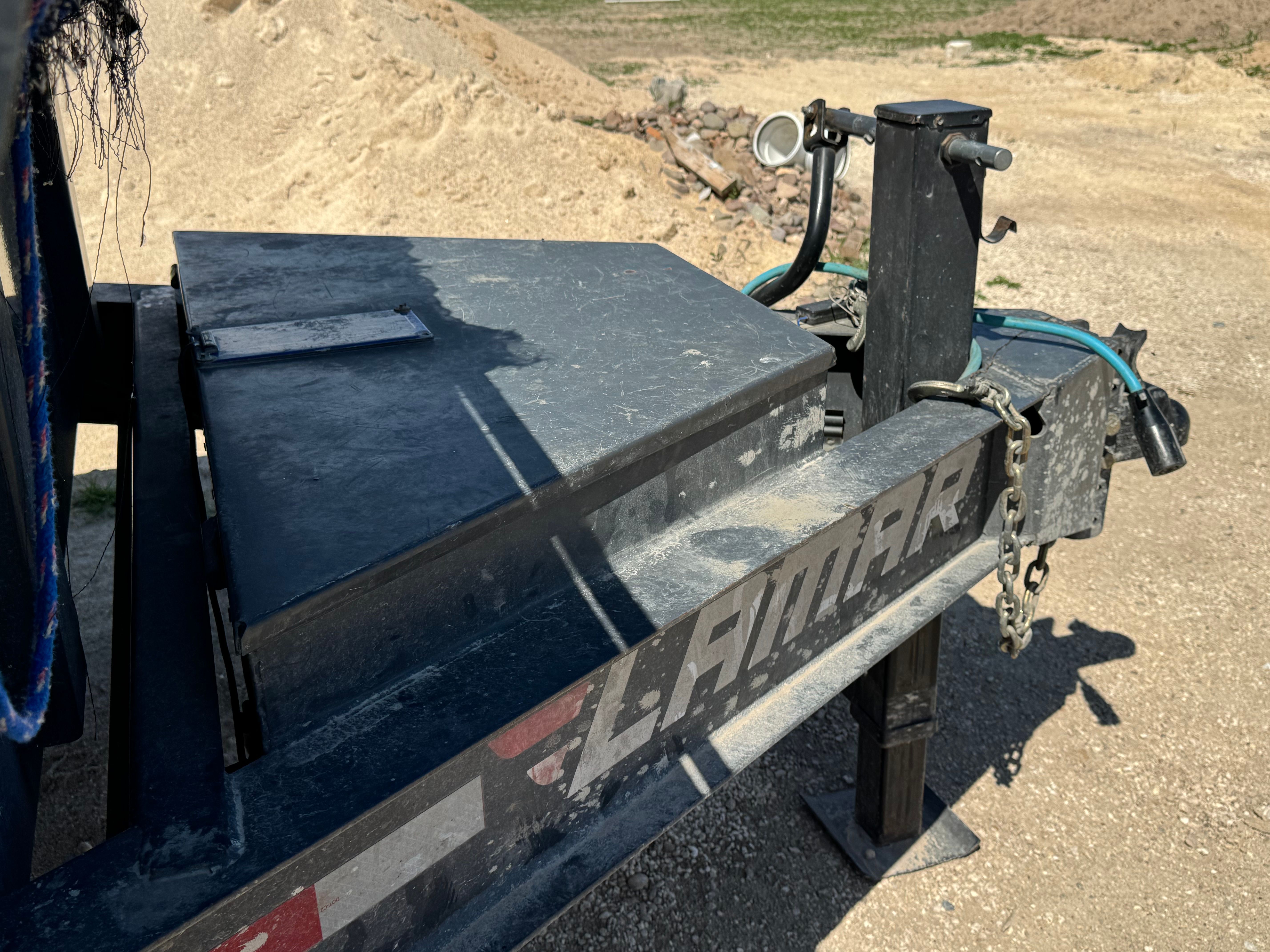 DL831427 - 14000 lb at 7’ by 14’, 2’ walls. Swing gates