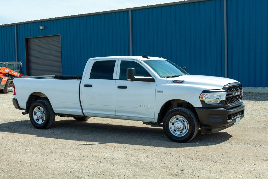 Crew Cab | Tradesman 4x2 | 6.4L Hemi Gasoline | Backup Camera | Anti-Spin Differential | Trailer Brake Controller | Exterior 115V Outlet.