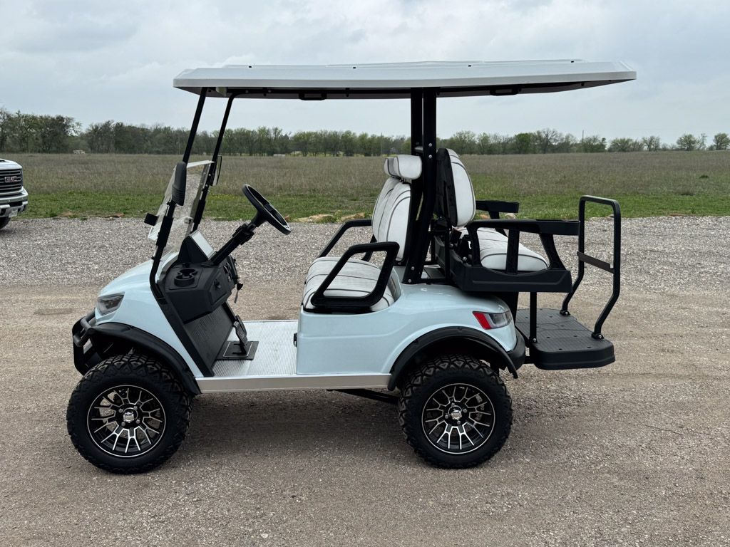 Lifted 4 Seater Icy Blue / White