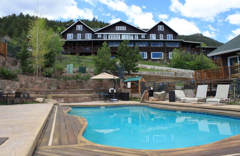 Mary's Lake Lodge & Resort