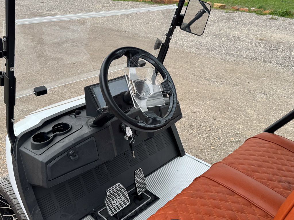 Lifted 2 Seaters White/Saddle Brown