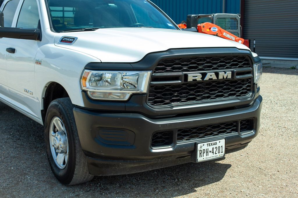 Crew Cab Flat Bed | Tradesman 4x2 | 6.4L Hemi Gasoline | Backup Camera | Trailer Brake Controller | Exterior 115V Outlet.