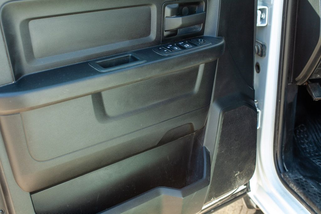 Crew Cab Flat Bed | Tradesman 4x2 | 6.4L Hemi Gasoline | Backup Camera | Trailer Brake Controller | Exterior 115V Outlet.
