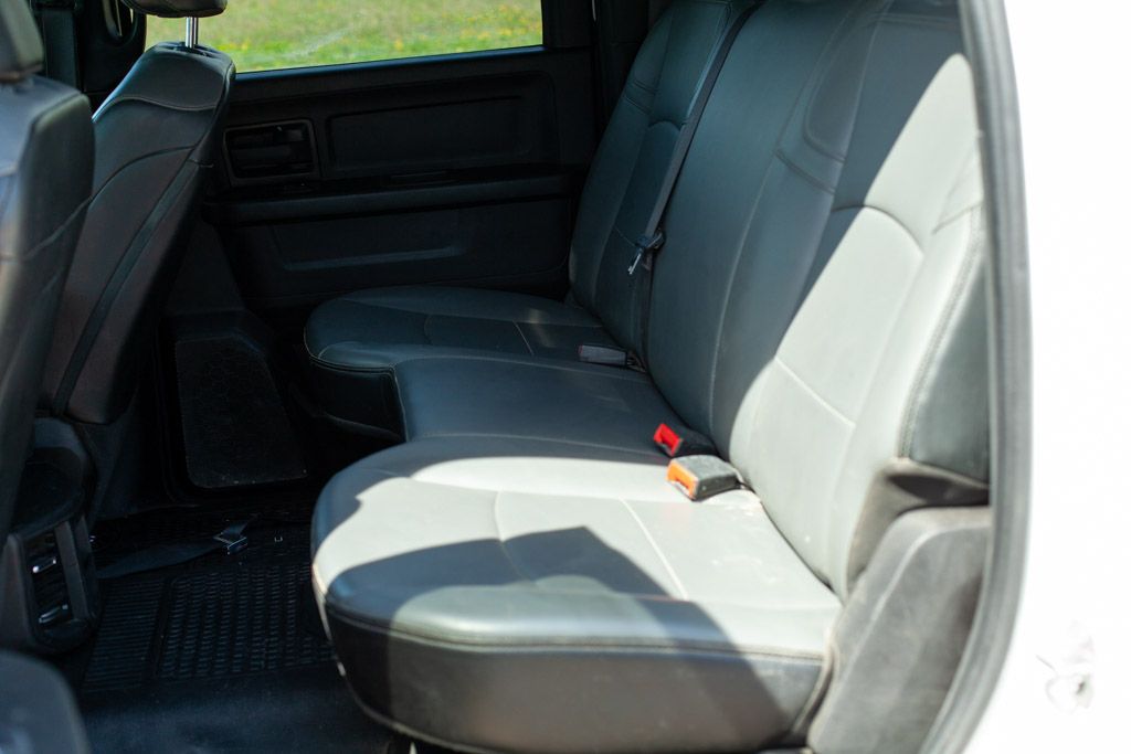 Crew Cab Flat Bed | Tradesman 4x2 | 6.4L Hemi Gasoline | Backup Camera | Trailer Brake Controller | Exterior 115V Outlet.