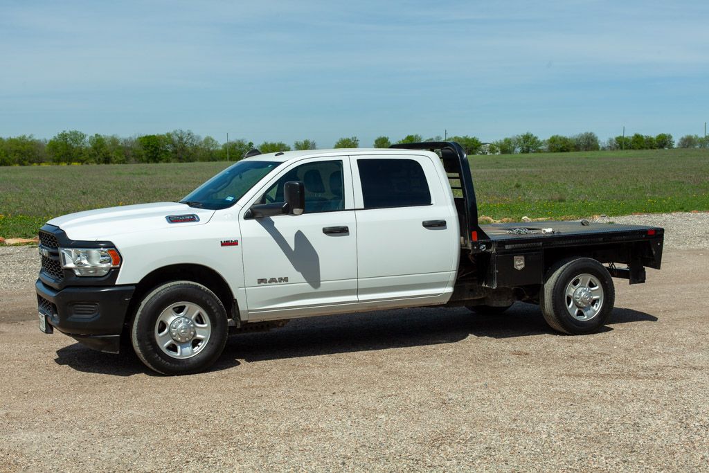 Crew Cab Flat Bed | Tradesman 4x2 | 6.4L Hemi Gasoline | Backup Camera | Trailer Brake Controller | Exterior 115V Outlet.