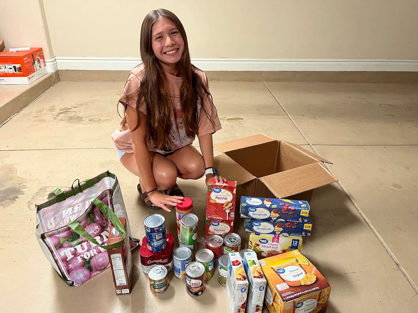 DoSomething member Alexandra collected and donated food items to those in need in their community.