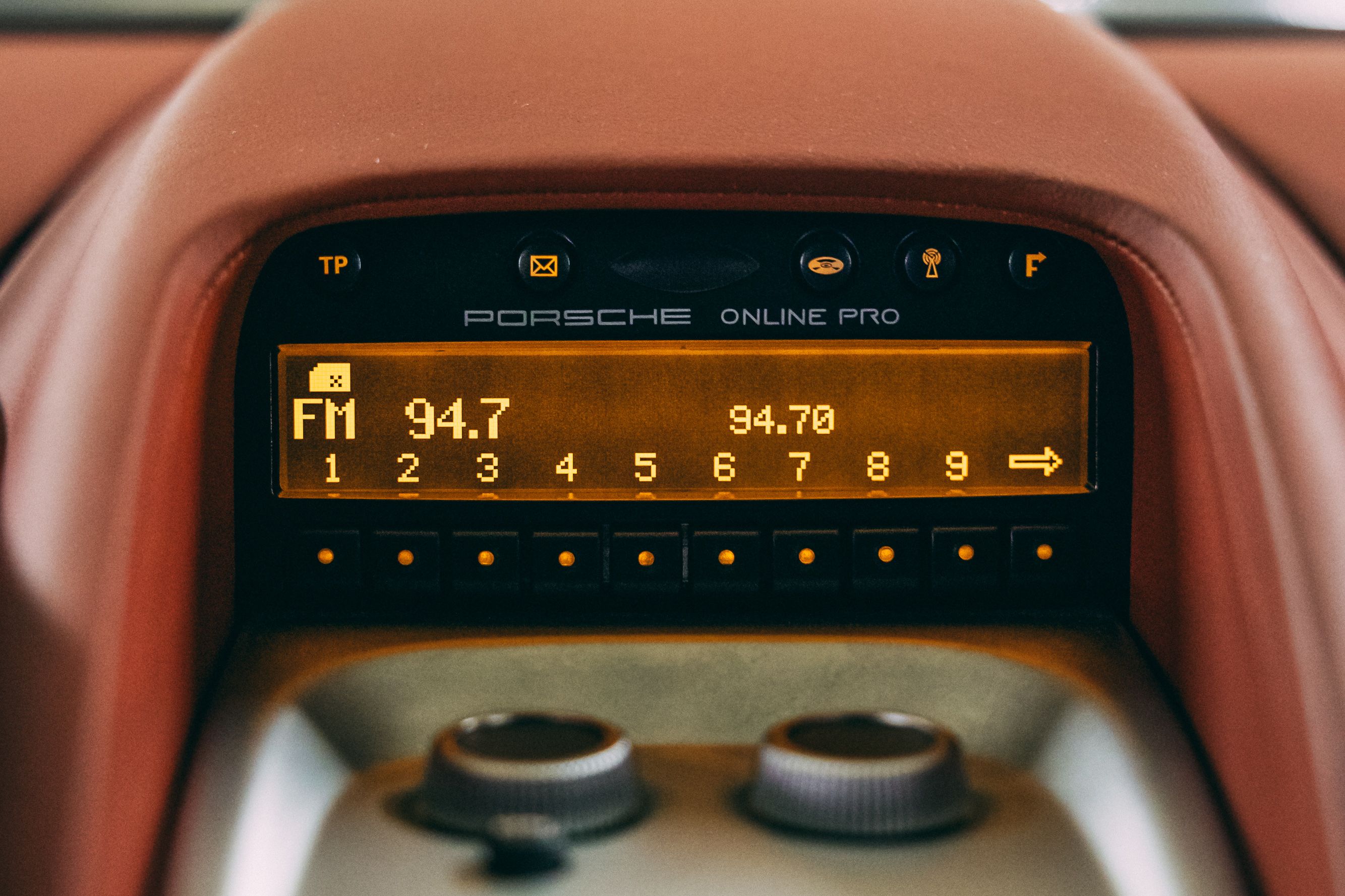 View the interior of the 2004 Porsche Carrera GT (Grey) for sale (3)