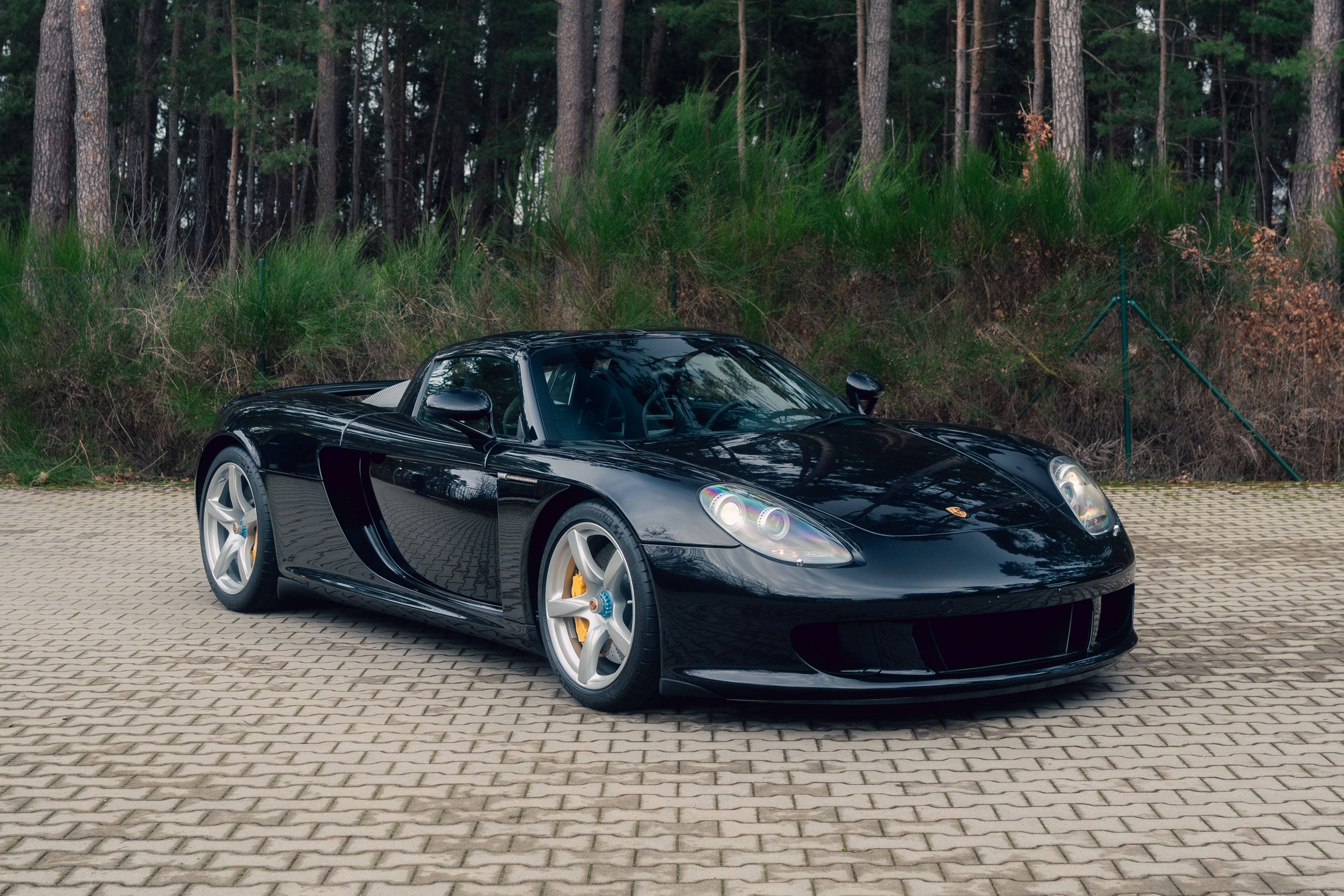 View 2004 Porsche Carrera GT (Black) for sale exterior image (2)