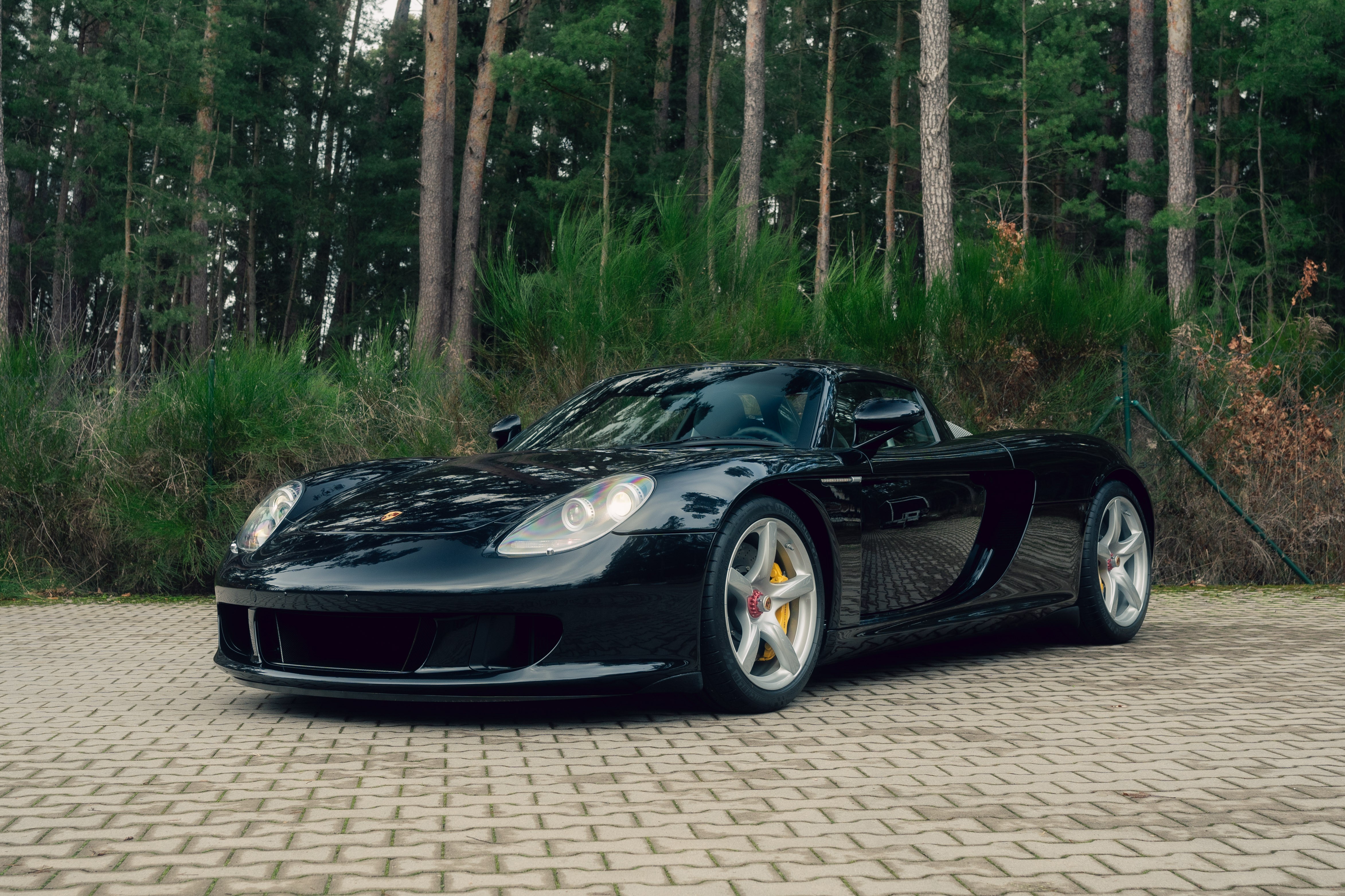 View 2004 Porsche Carrera GT (Black) for sale exterior image (6)